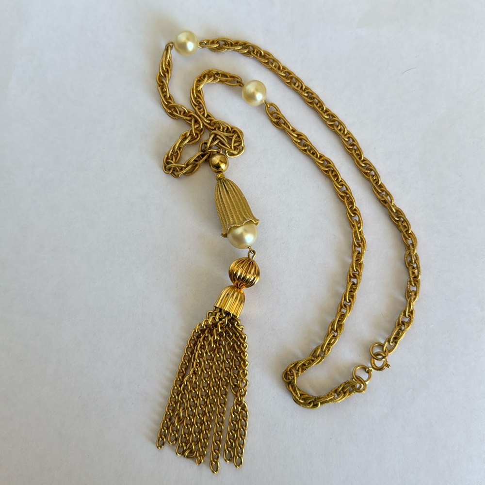 Elegant Vintage 1970s Tassel Gold Chain Necklace Swag Pendant